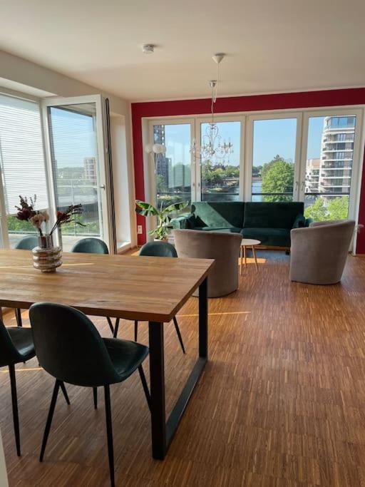 Penthouse-wohnung Mit Flussblick