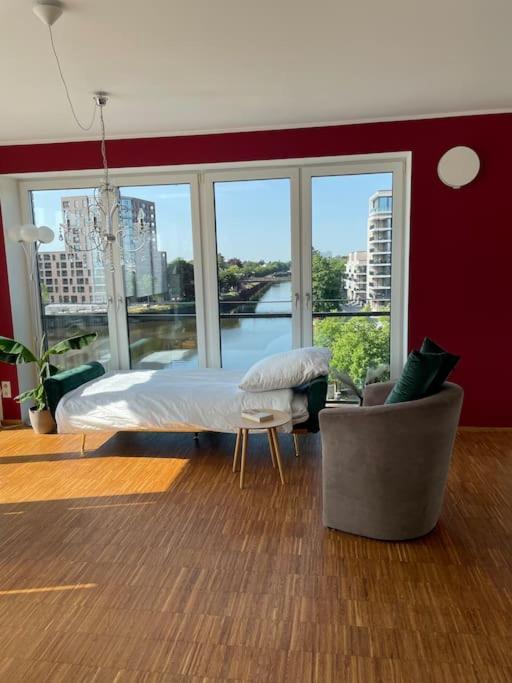 Apartment Penthouse-wohnung Mit Flussblick