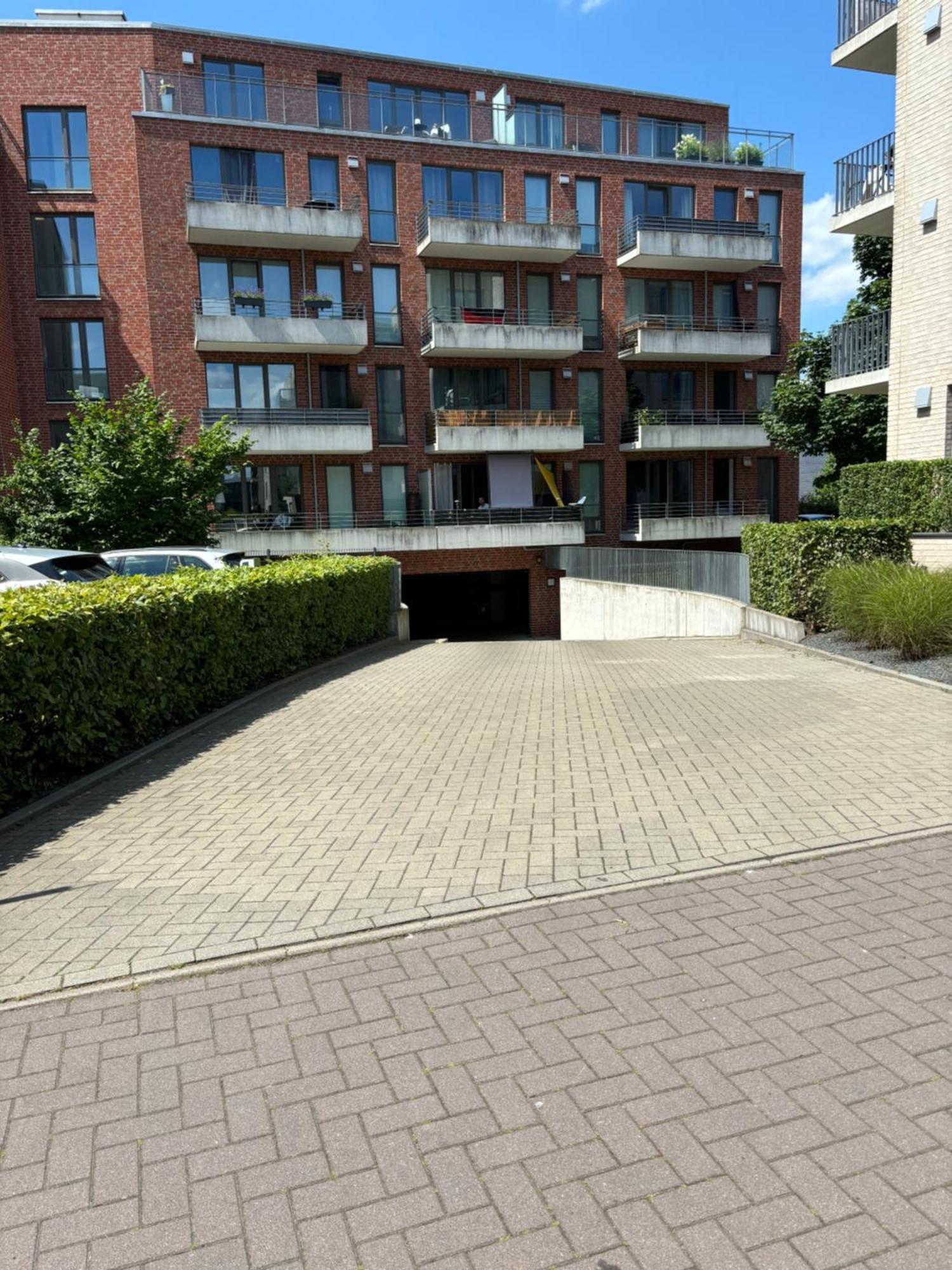 Penthouse-wohnung Mit Flussblick